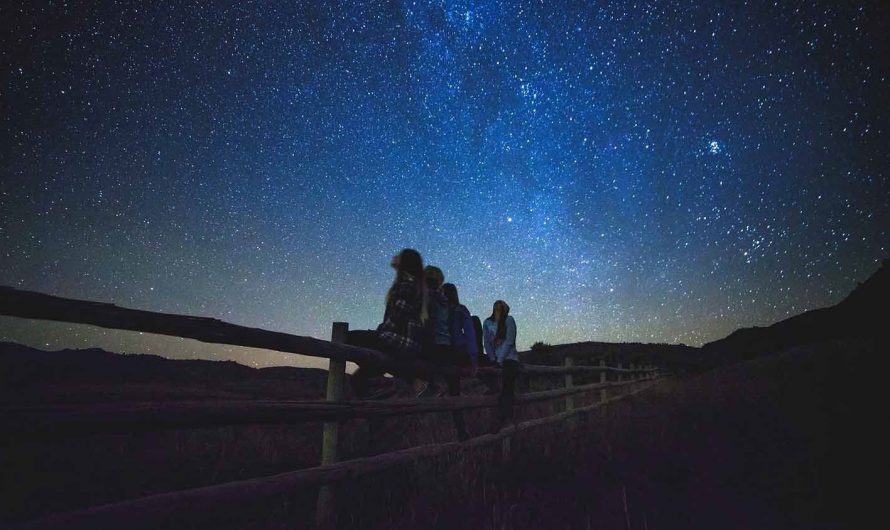 Le regard tourné vers les étoiles