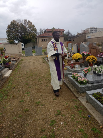 Existe-t-il une relation entre les fidèles défunts et nous ?